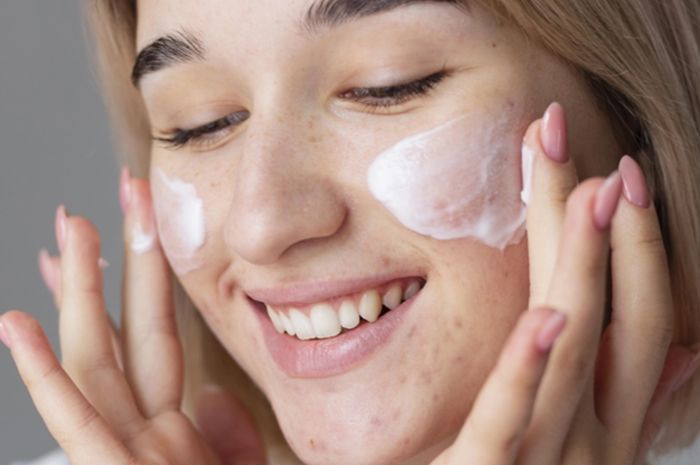Bolehkah Saya Menggunakan Retinol Dan AHA Dalam Rutin Yang Sama?
